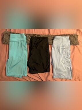 Womens XL Athleisure Bundle 4pc lot Shorts & Leggings